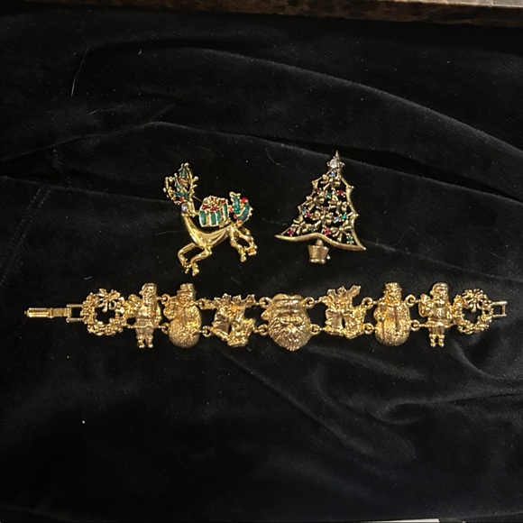 Gold Tone Holiday Charm Bracelet and Brooch Set Tree Reindeer Santa - Picture 2 of 13